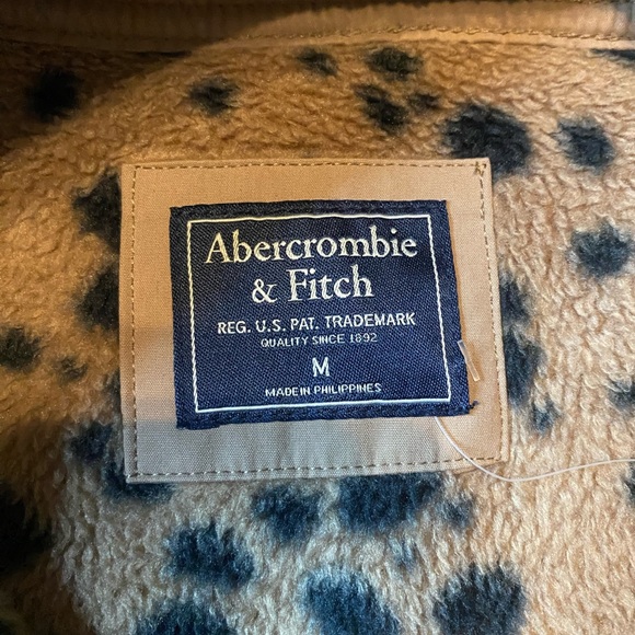 Abercrombie & Fitch Faux-Fur
Collar Coats & Jackets - Picture 5 of 7